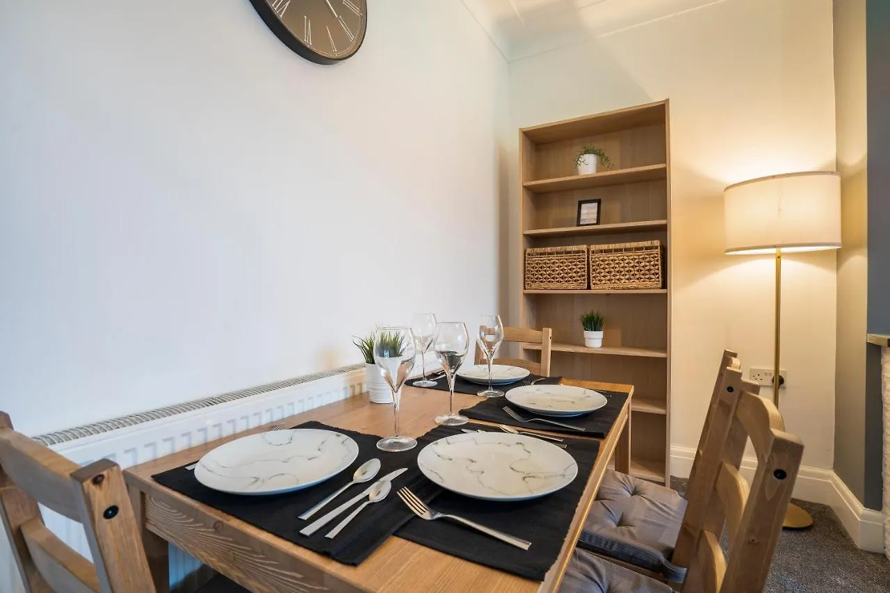 Quiet Neighborhood-Free Parking Apartment Blackpool