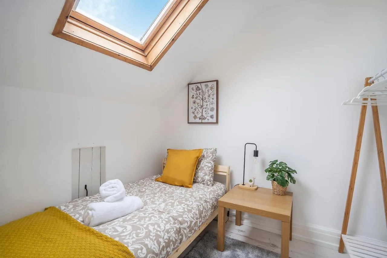 Quiet Neighborhood-Free Parking Apartment Blackpool 0*,
